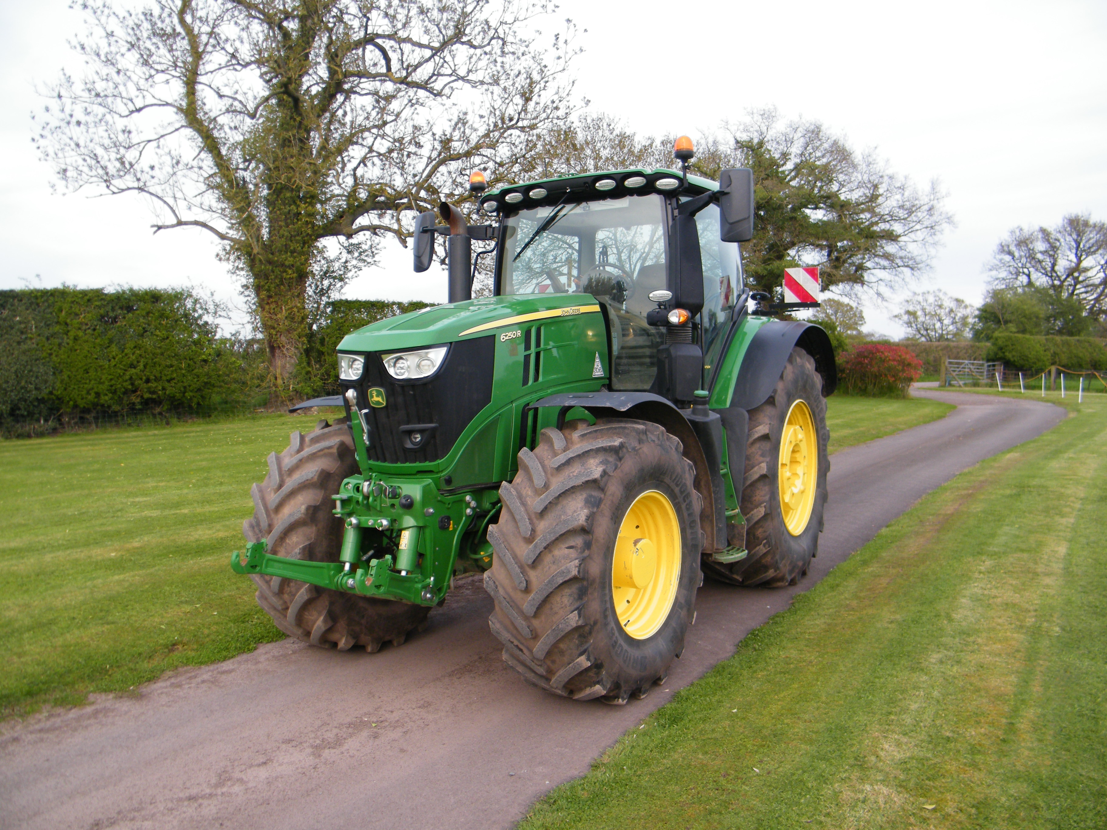 JD 6250R